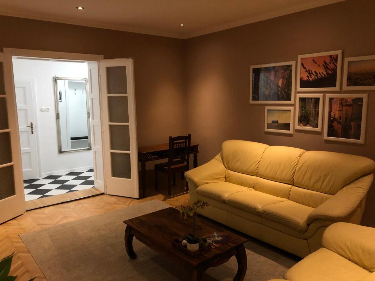 Margareta Apartman Pecs Ngoại thất bức ảnh